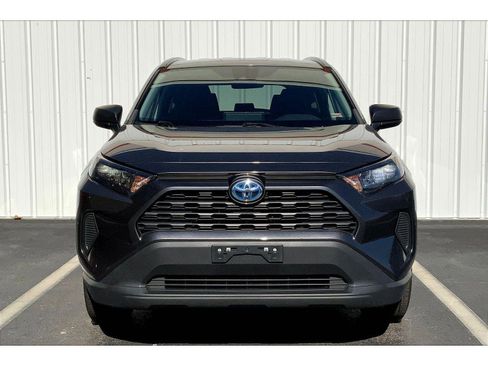 Used 2022 Toyota RAV4 LE image 3