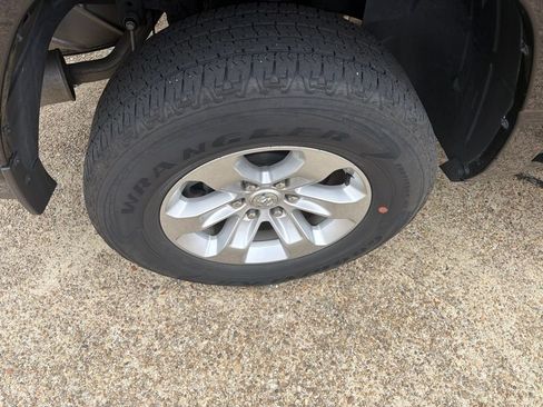 Used 2023 RAM 1500 Laramie AWD/4WD image 13