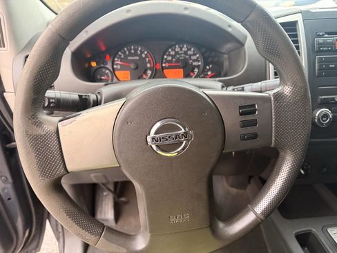 Used 2010 Nissan Frontier SE w/ SE Value Truck Pkg image 14