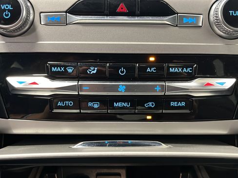 Used 2023 Ford Explorer XLT w/ Equipment Group 202A AWD/4WD image 18