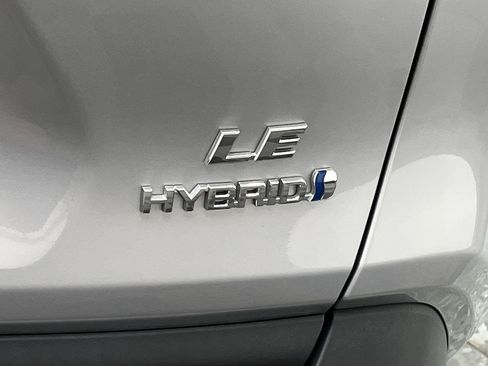 Used 2024 Toyota RAV4 LE AWD/4WD image 24