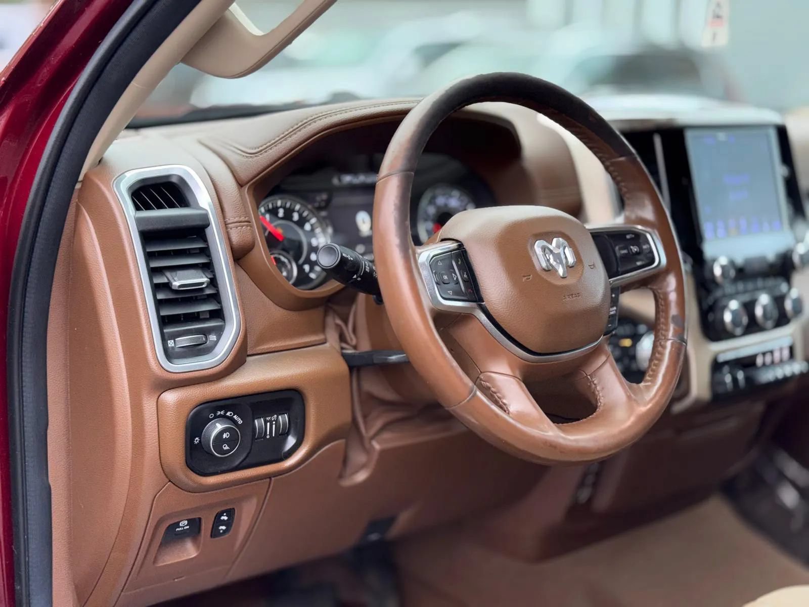 Used 2019 RAM 1500 Laramie AWD/4WD image 29