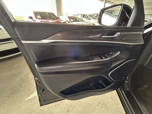 Used 2023 Jeep Grand Cherokee Limited image 46