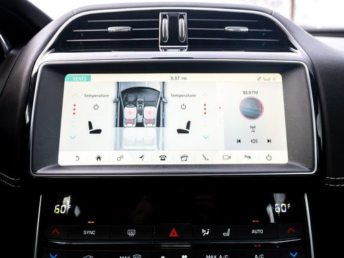 Used 2019 Jaguar XE R-Sport image 29