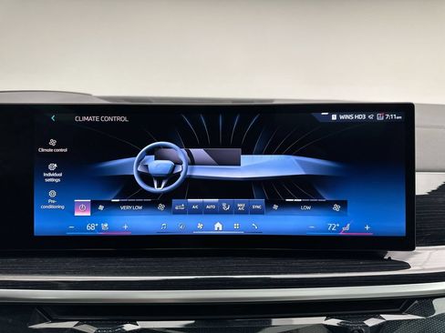 Used 2025 BMW X5 xDrive40i w/ M Sport Package AWD/4WD image 25