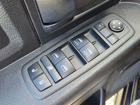 Used 2017 RAM 1500 Express image 32