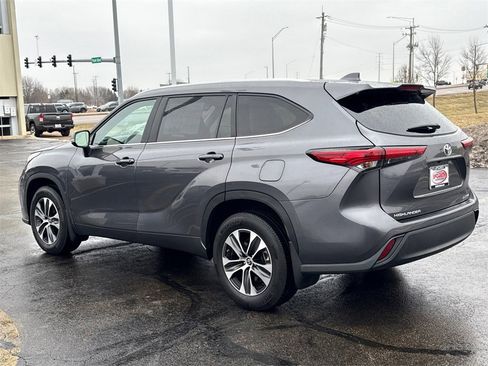 Used 2023 Toyota Highlander XLE image 9