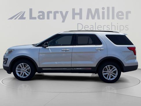 Used 2017 Ford Explorer XLT w/ Equipment Group 202A FWD image 2