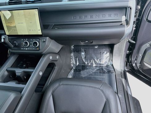 New 2026 Land Rover Defender 110 X-Dynamic SE AWD/4WD image 17
