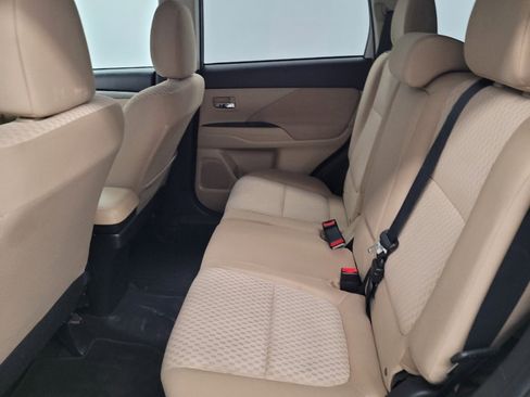 Used 2014 Mitsubishi Outlander SE FWD image 18