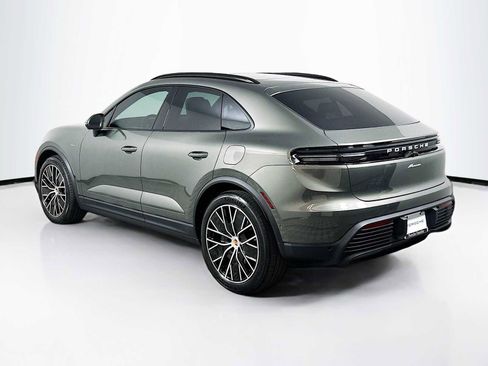 Certified 2025 Porsche Macan Electric image 3