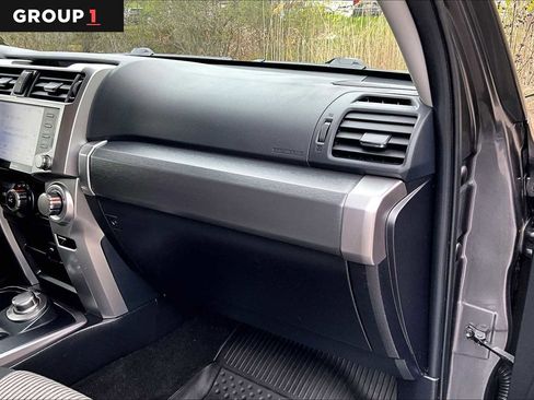 Certified 2022 Toyota 4Runner SR5 AWD/4WD image 19