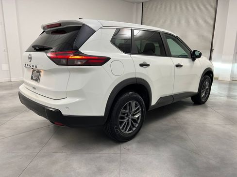 Used 2024 Nissan Rogue S image 7