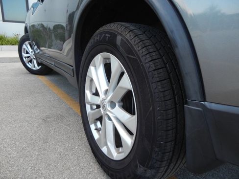 Used 2015 Nissan Rogue SV image 14