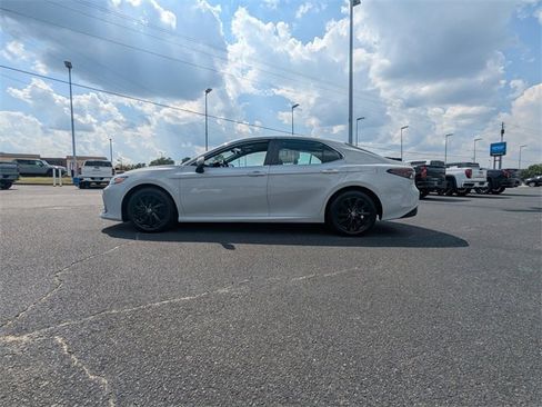 Used 2022 Toyota Camry LE image 8