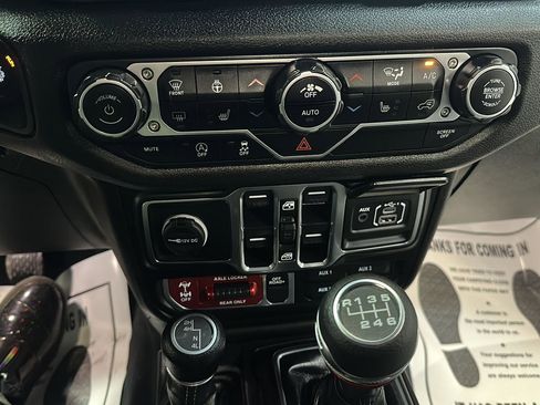 Used 2024 Jeep Wrangler Willys image 22