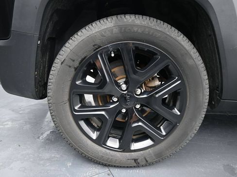 Used 2017 Jeep Renegade Altitude FWD image 10