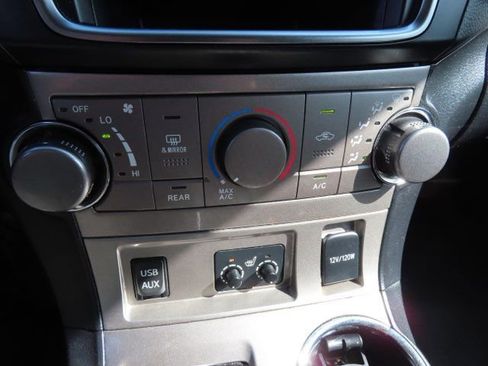 Used 2013 Toyota Highlander SE image 28
