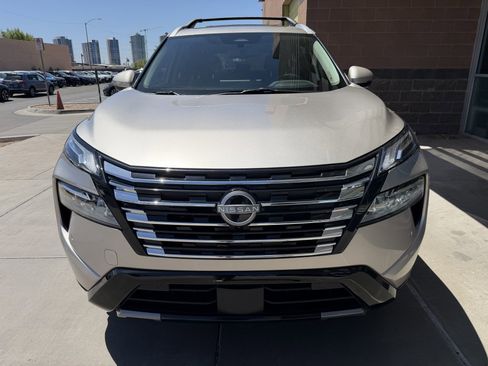 Used 2025 Nissan Rogue Platinum FWD image 10