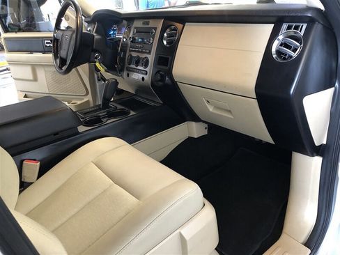 Used 2016 Ford Expedition XL image 25