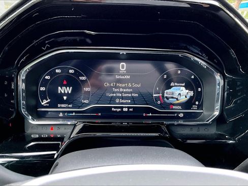 Used 2023 GMC Sierra 1500 SLE image 25