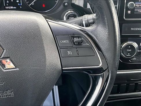 Used 2017 Mitsubishi Outlander SE image 11