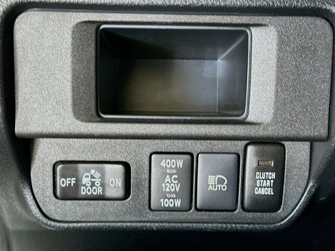 Used 2019 Toyota Tacoma TRD Sport AWD/4WD image 16