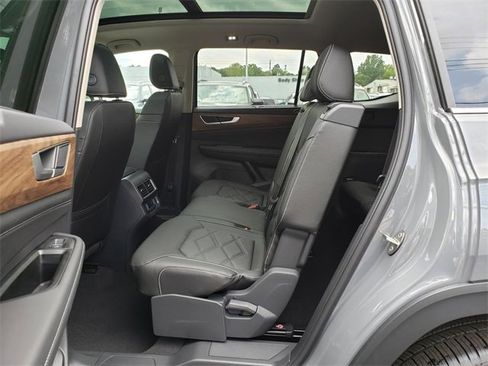New 2026 Volkswagen Atlas SE image 8