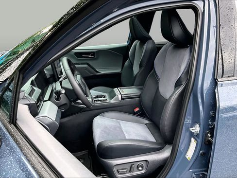 Used 2026 Toyota RAV4 XSE w/ Panoramic Sun Roof Package AWD/4WD image 9