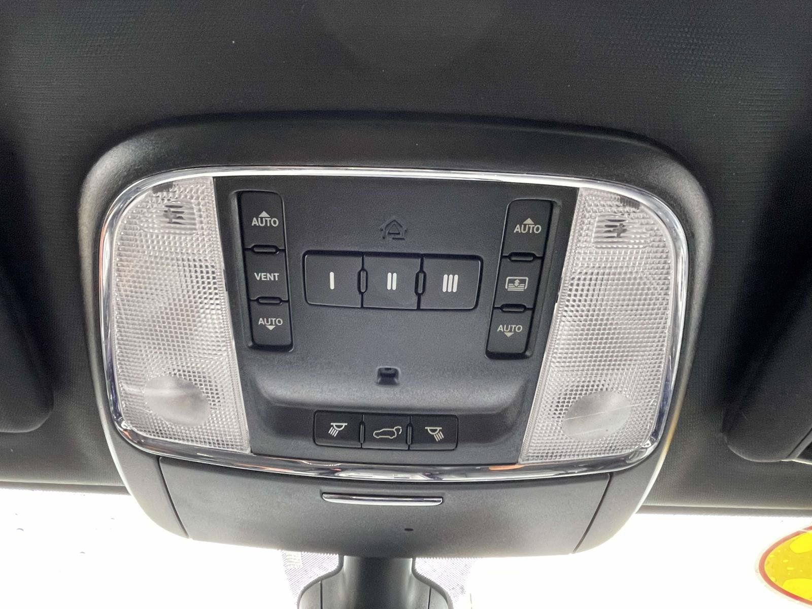 Used 2019 Jeep Grand Cherokee Limited w/ Luxury Group II AWD/4WD image 31