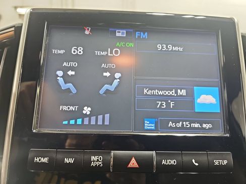 Used 2016 Toyota Land Cruiser AWD/4WD image 28