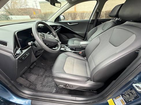 Used 2024 Kia Niro EX image 10