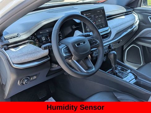 Used 2023 Jeep Compass Latitude w/ Convenience Group AWD/4WD image 13