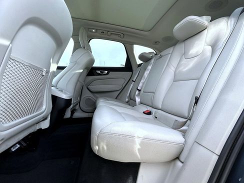 Used 2023 Volvo XC60 B5 Plus image 18