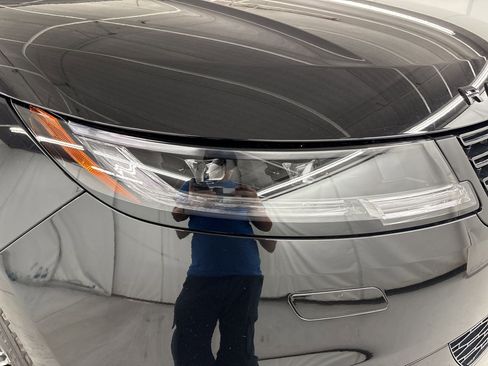 Used 2024 Land Rover Range Rover Sport SE image 11