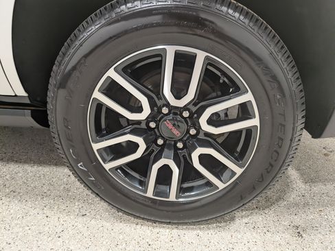 Used 2021 GMC Yukon AT4 w/ AT4 Premium Plus Package AWD/4WD image 12