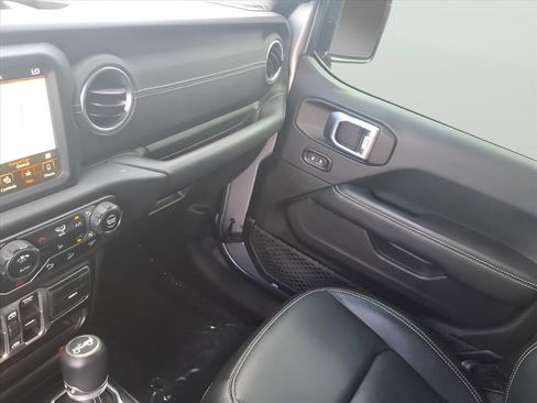 Used 2018 Jeep Wrangler Unlimited Sahara image 21