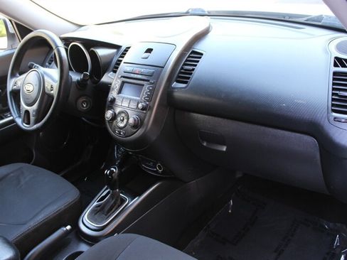 Used 2012 Kia Soul + FWD image 17