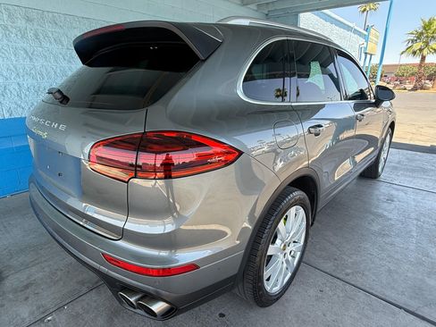 Used 2016 Porsche Cayenne S AWD/4WD image 3
