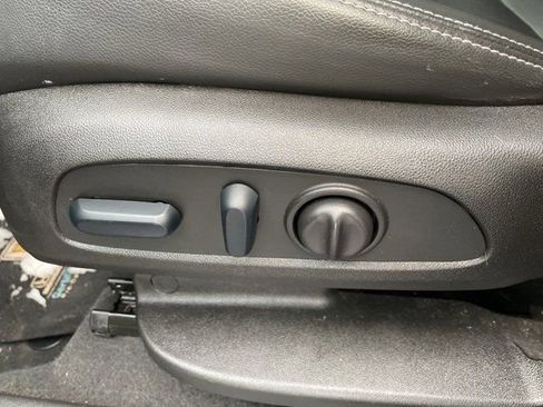 Used 2022 GMC Terrain SLT image 9