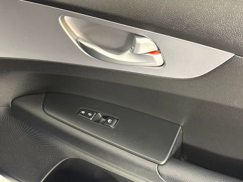 Used 2023 Kia Forte LXS FWD image 13