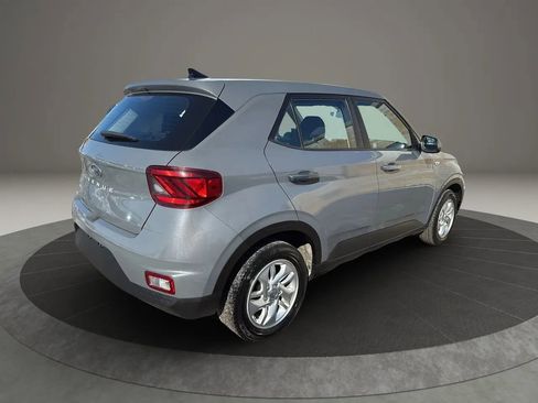 Used 2021 Hyundai Venue SE image 5