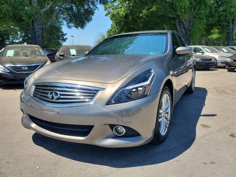 Used 2011 INFINITI G37 x Sedan w/ Premium Pkg image 3
