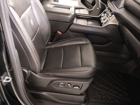 Used 2021 GMC Yukon XL Denali w/ Denali Premium Package AWD/4WD image 14