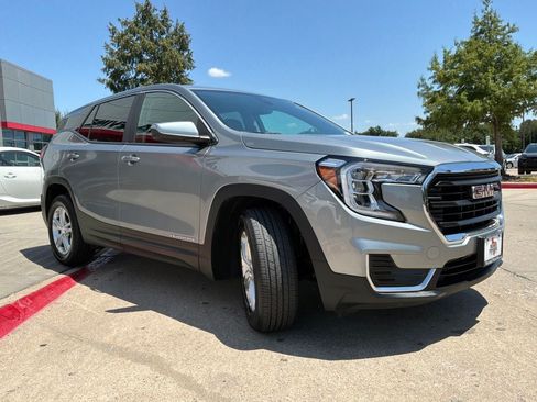 Used 2024 GMC Terrain SLE FWD image 4