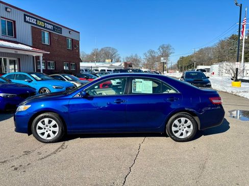 Used 2011 Toyota Camry LE image 5