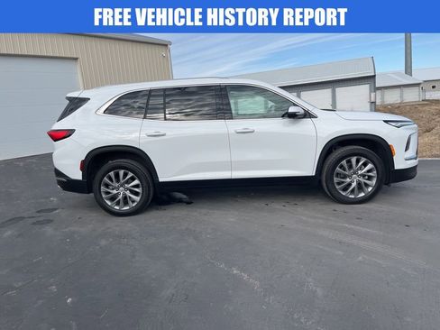 Used 2025 Buick Enclave Preferred image 3