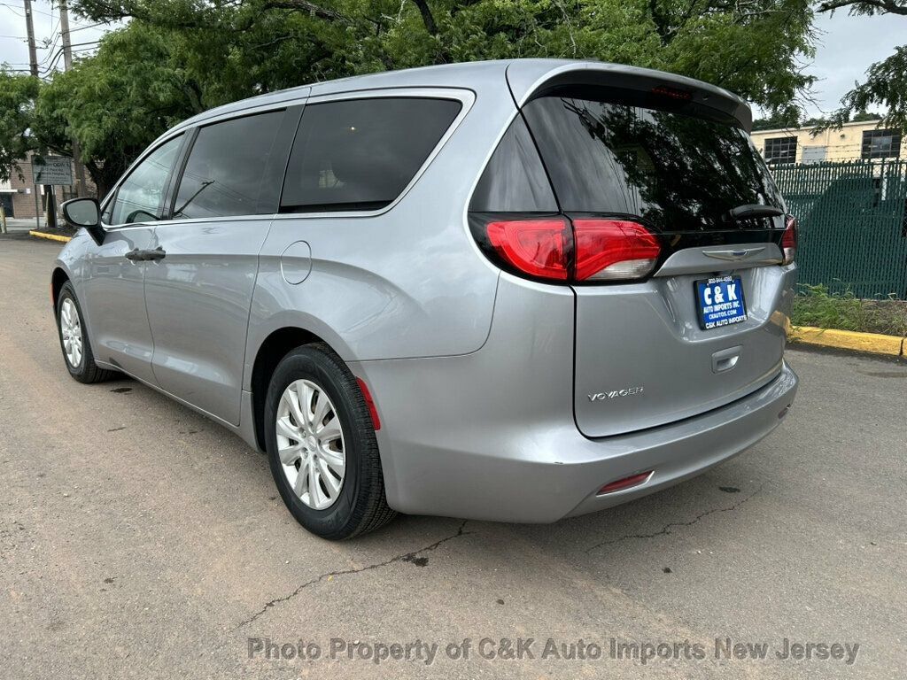 Used 2020 Chrysler Voyager L FWD image 13