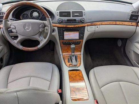 Used 2009 Mercedes-Benz E 350 4MATIC Sedan image 17