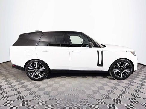 Used 2024 Land Rover Range Rover SE image 4
